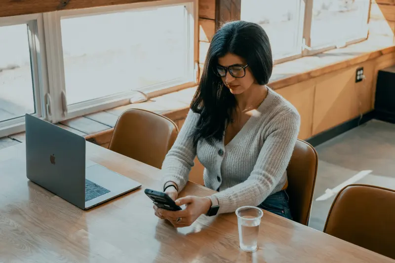 Mobilde En İyi AI Mülakat Uygulaması: Telefonda Pratik Yapın ve Canlı Destek Alın