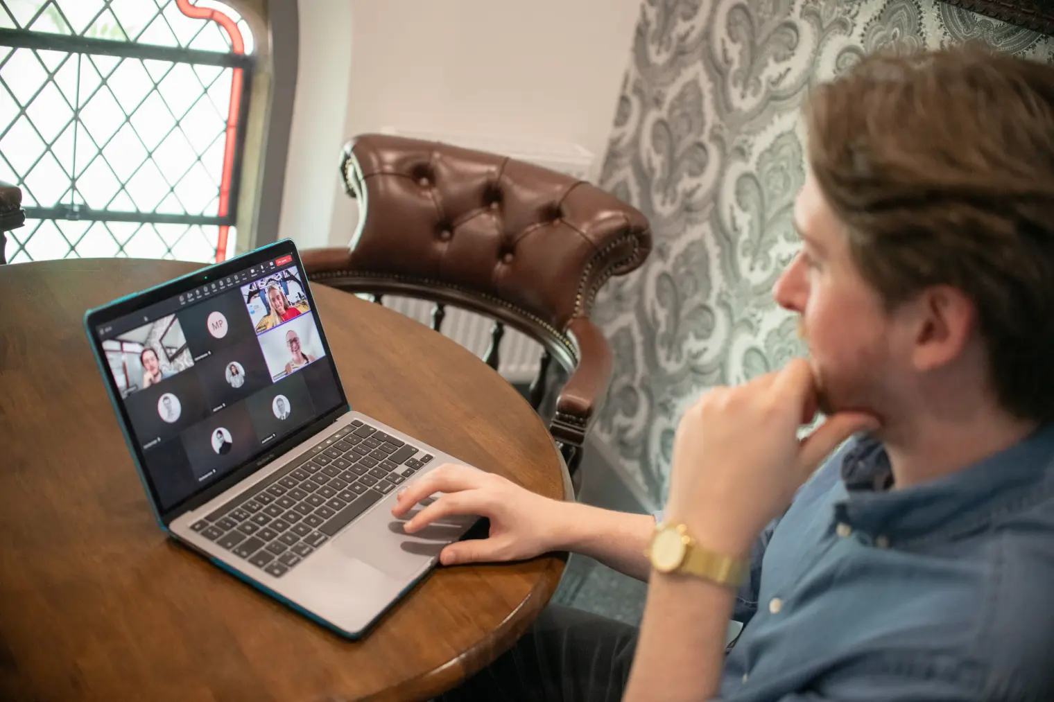 Perguntas de entrevista técnica para programadores em 2026: guia com IA para o Brasil